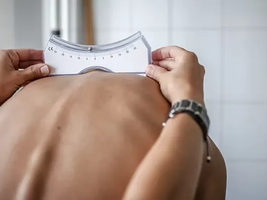 Bilan postural et scoliose ostéopathe Paris 16