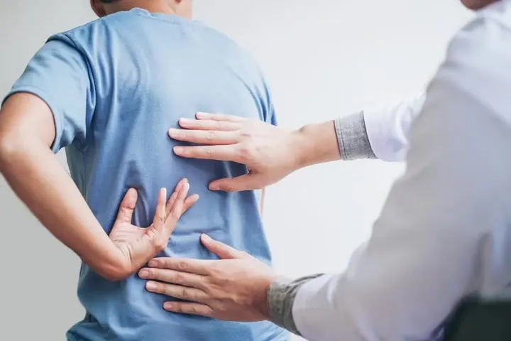 Osteopathy consultation Paris 16 chronic back pain