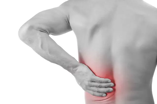 Patient with back pain, consultation with Charbel Kortbawi osteopath Paris 16