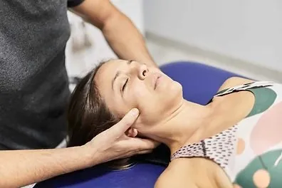 Osteopathy session — bruxism and jaw pain treatment, Paris 16
